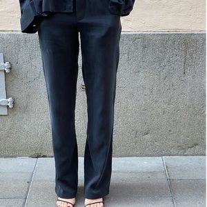 Djerf Avenue On The Go Pants